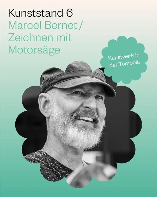 Der Künstler Marcel Bernet zeigt vor Ort, wie er mit der Motorsäge…